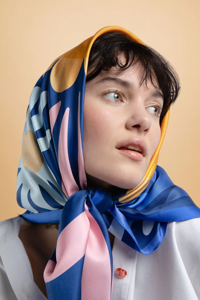 Jerry Flower Scarf 90 x 90