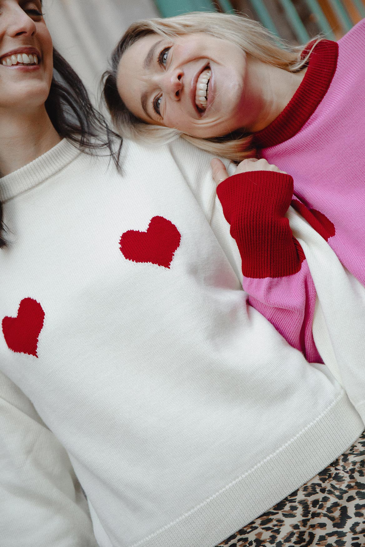 Côme ecru sweater with red hearts