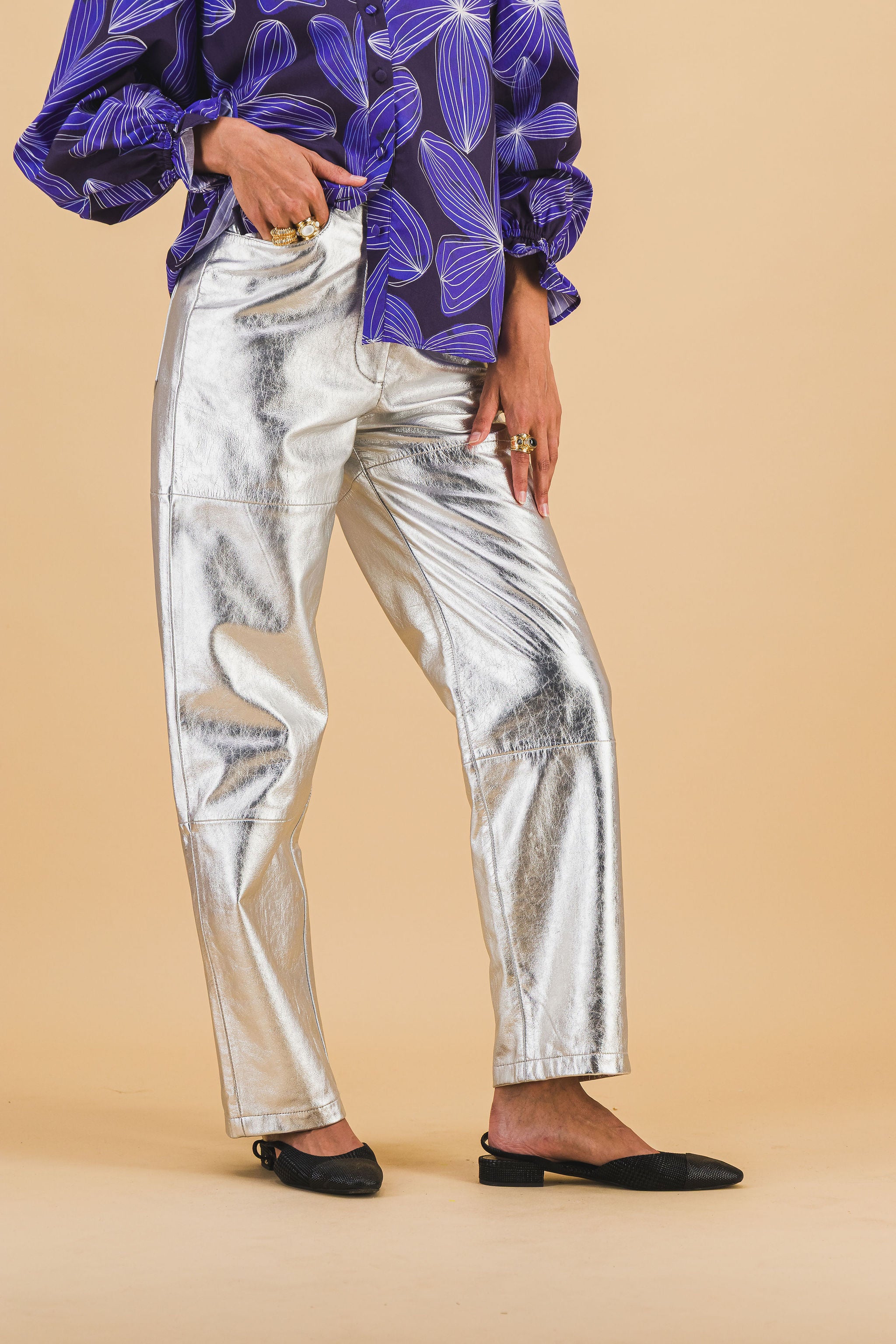 Pantalon Camille en cuir argenté