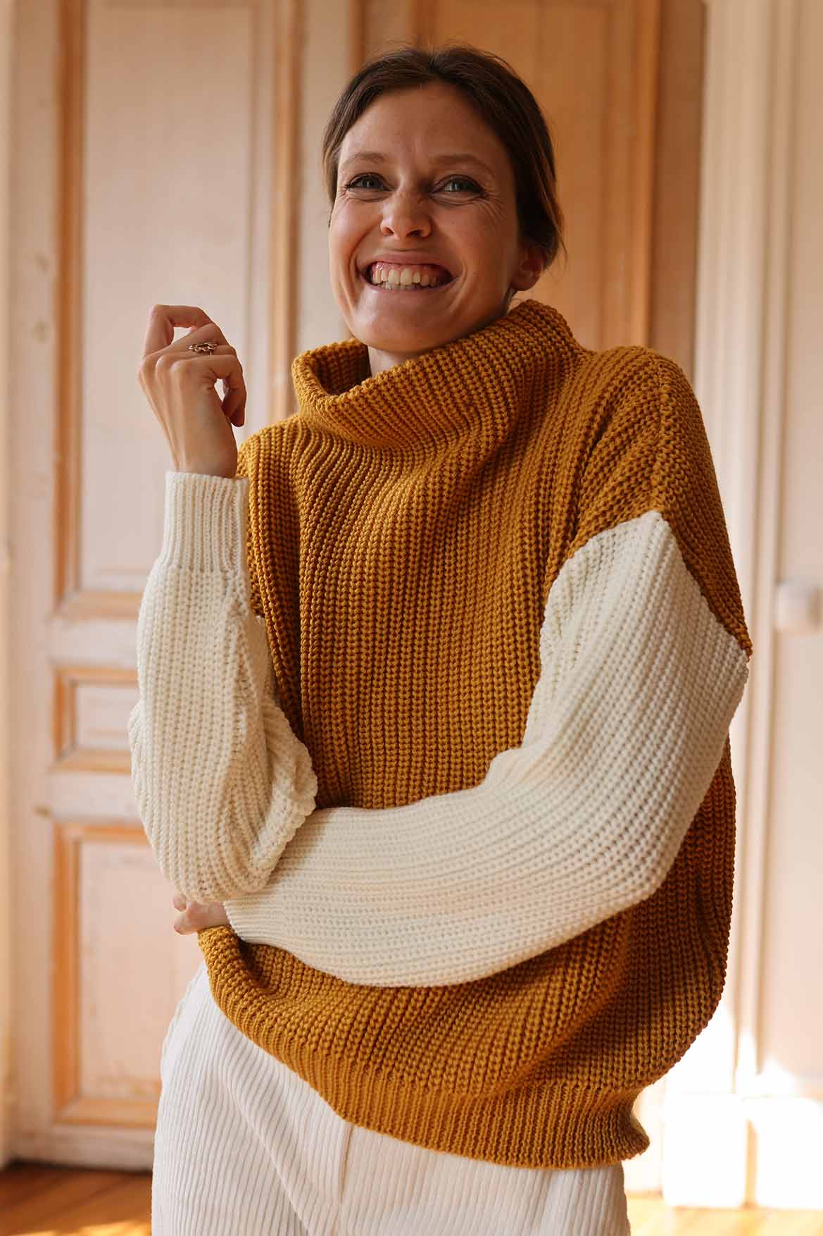 pull-lou-laine-ecru-moutarde-elise-chalmin-soon