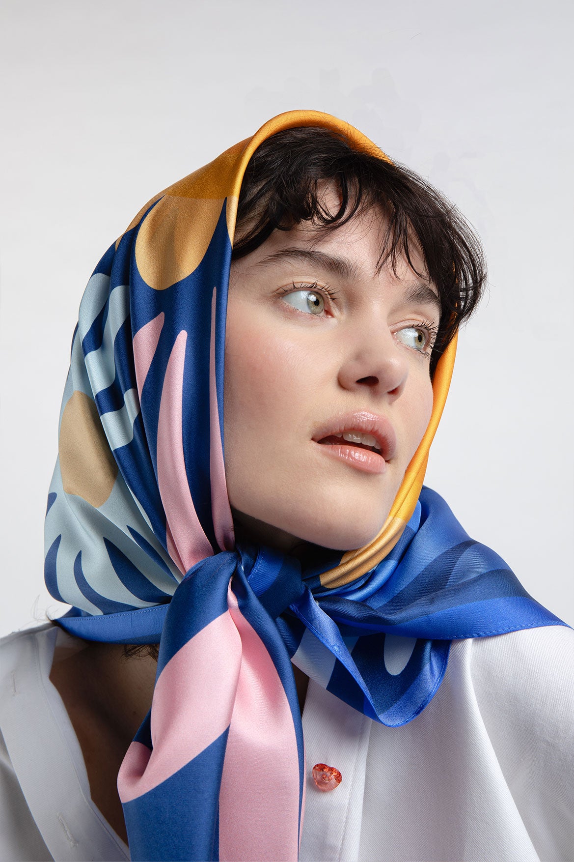 Jerry Flower Scarf 90 x 90